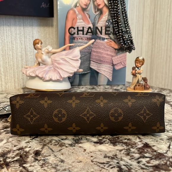 ❌SOLD❌. Beautiful Louis Vuitton Monogram Canvas GM
Cosmetic Pouch. - Picture 5 of 16